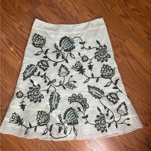 Ann Taylor  100% Cotton Embroidered A-line Skirt size 6 Off-White